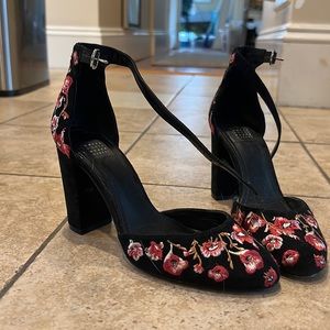 White House Black Market embroiled black heels. Size 6.5. Approx. 3” heel.